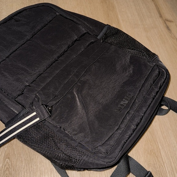 pink vs backpack in black - Picture 2 of 6